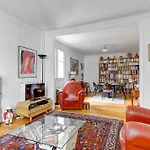 116 - Paris 15ème Elegant Pied-à-Terre de 80m2