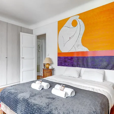 116 - 15ème Elegant Pied-à-terre De 80m2
